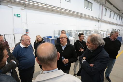 Nella lavanderia di Mappano dove l’AI viene applicata al tessile: i soci del CDO visitano l’azienda [VIDEO]