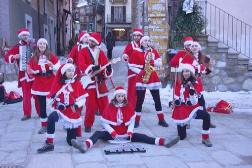 Limone: nel weekend dell’Immacolata musica e animazione al villaggio di Babbo Natale Limone: nel weekend dell’Immacolata musica e animazione al villaggio di Babbo Natale