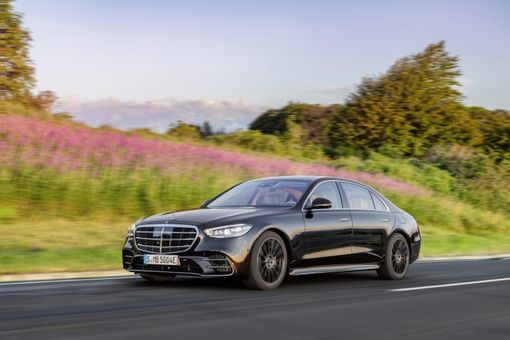 Nuova Mercedes-Benz Classe S: tre versioni italiane e prezzi a partire da 107.644 euro Nuova Mercedes-Benz Classe S: tre versioni italiane e prezzi a partire da 107.644 euro