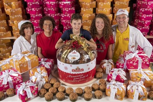 Nuovo panettone pera e cioccolato: l’alleanza piemontese tra Albertengo e Gobino Nuovo panettone pera e cioccolato: l’alleanza piemontese tra Albertengo e Gobino