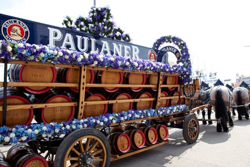 Sfilata a Torino del carro ufficiale Paulaner, per la promozione del brand e dell’Oktoberfest Cuneo