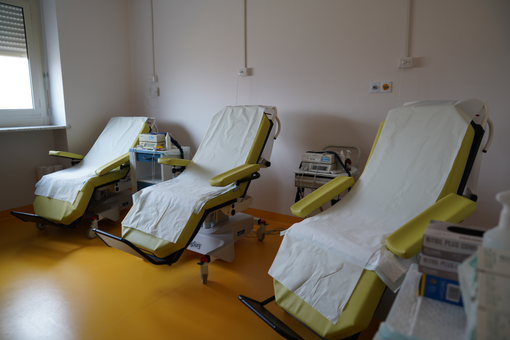 Sant'Anna, donate tre poltrone per tracciati cardio-tocografici per celebrare il primo anno di operatività del nuovo reparto maternità