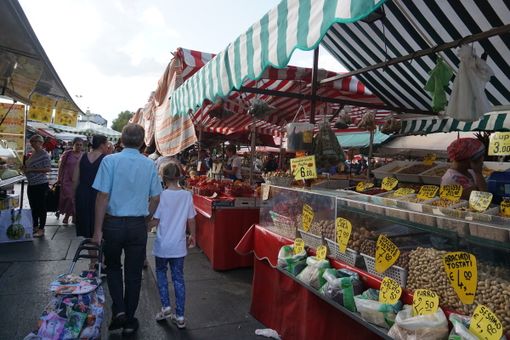 Porta Palazzo: la odi o la ami, ma per conoscere Torino devi perderti tra le facce, i colori e le storie del Balon