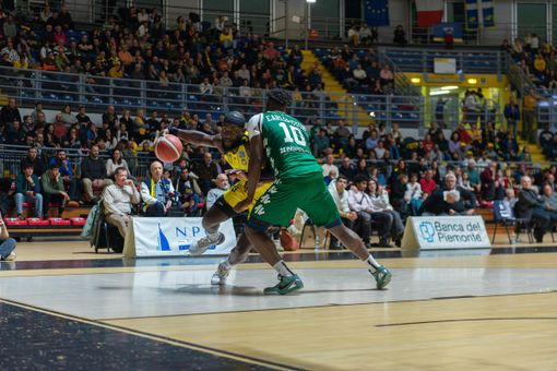 Avellino beffa la Reale Mutua al fotofinish Avellino beffa la Reale Mutua al fotofinish