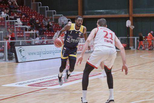 Basket, la Reale Mutua si fa trovare pronta per la fase ad orologio: debutto vincente a Chiusi Basket, la Reale Mutua si fa trovare pronta per la fase ad orologio: debutto vincente a Chiusi