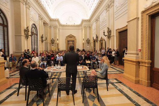 Al via ScatTO, corso-concorso fotografico per i senzatetto: al vincitore un lavoro