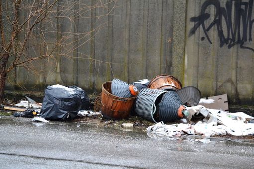 Grugliasco, giro di vite contro i "furbetti" della spazzatura: oltre 30 multe per abbandoni abusivi Grugliasco, giro di vite contro i "furbetti" della spazzatura: oltre 30 multe per abbandoni abusivi