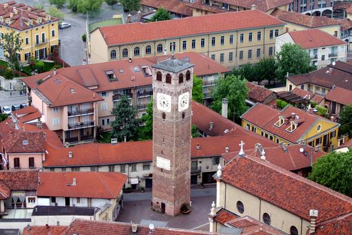 Grugliasco, torre civica e il Palazzo comunale illuminati per la giornata dedicata alla Sclerosi Tuberosa Grugliasco, torre civica e il Palazzo comunale illuminati per la giornata dedicata alla Sclerosi Tuberosa
