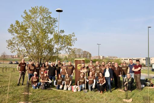 Ups italia pianta 200 alberi in Strada del Portone, in collaborazione con International tree foundation ed Earthday.org