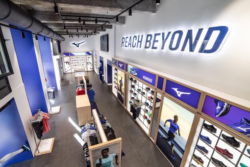 Mizuno tra sport e moda: apre a Torino il primo flagship europeo del marchio giapponese