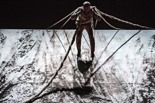 La Grande Guerra dei soldati stranieri dimenticati: a Torinodanza "Xenos" risveglia la memoria La Grande Guerra dei soldati stranieri dimenticati: a Torinodanza "Xenos" risveglia la memoria