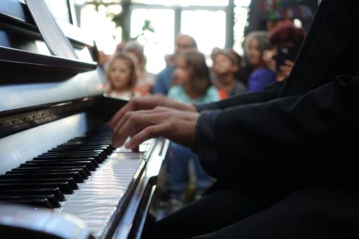 A San Salvario tornano i pianisti "casalinghi" per festeggiare il compleanno di Mozart A San Salvario tornano i pianisti "casalinghi" per festeggiare il compleanno di Mozart