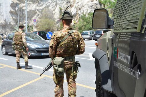 Rivoli, alpino dell'Esercito scongiura l'aggressione del guidatore di un bus Rivoli, alpino dell'Esercito scongiura l'aggressione del guidatore di un bus