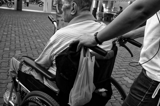 Agenzia badanti: come scegliere la migliore