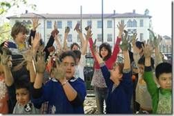 Solidarietà e inclusione sociale a Torino. "Dipingendo e giocolando" Solidarietà e inclusione sociale a Torino. "Dipingendo e giocolando"