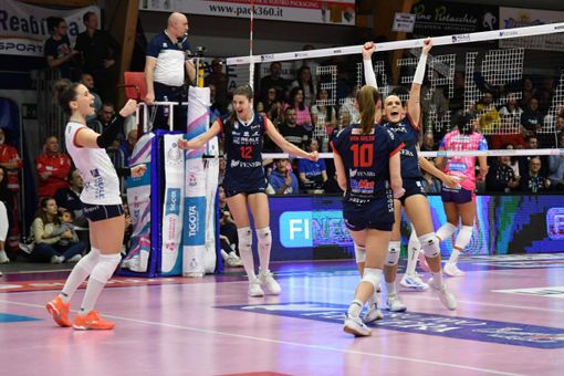 Volley, la Reale Mutua Fenera Chieri ’76 batte 3-0 Novara Volley, la Reale Mutua Fenera Chieri ’76 batte 3-0 Novara