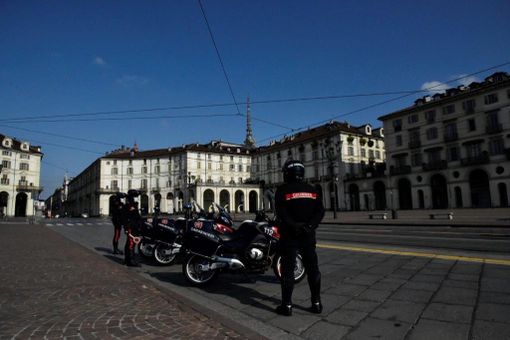 Picchia la moglie durante un litigio: arrestato un ragazzo di 34 anni Picchia la moglie durante un litigio: arrestato un ragazzo di 34 anni