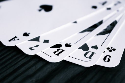 Poker e forza mentale: strategie per mantenere calma e concentrazione al tavolo di gioco