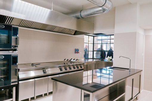 sala ristrutturata per ristorante