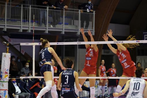 Volley, la Reale Mutua Fenera Chieri ’76 supera 3-0 la Zanetti Bergamo