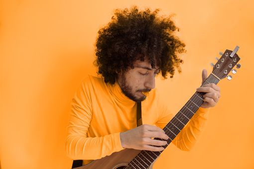 &quot;Sì&quot;: il nuovo singolo del musicista torinese Christopher [VIDEO]