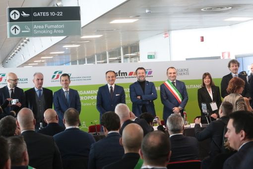 Scarsa illuminazione e segnaletica, scale mobili ferme. Comune e Regione a RFI e Trenitalia: &quot;Sistemate la stazione dell'aeroporto&quot;