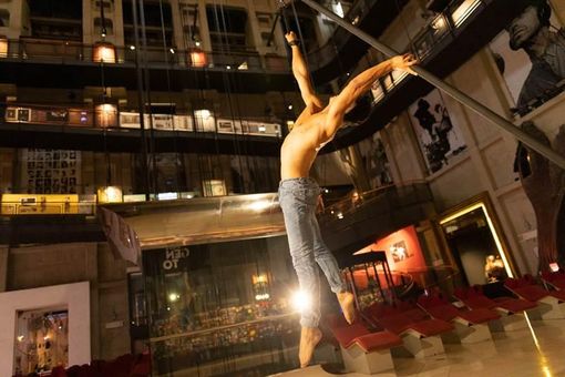 Fondazione Cirko Vertigo trasforma la Mole Antonelliana in un enorme palcoscenico