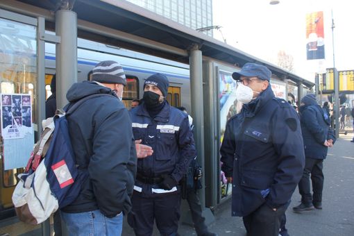Green Pass sui bus, 120 persone controllate e zero multe a Torino. Domani scatta il pugno duro