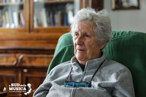 Musica folk in viaggio nel sud: il documentario su Giovanna Marini questa sera al Massimo