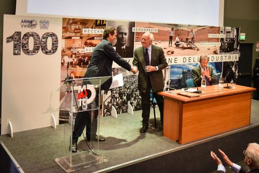 Cento anni Amma, Elkann: "Torino ha le carte giuste per un ruolo importante nel mondo dell'auto del futuro" Cento anni Amma, Elkann: "Torino ha le carte giuste per un ruolo importante nel mondo dell'auto del futuro"