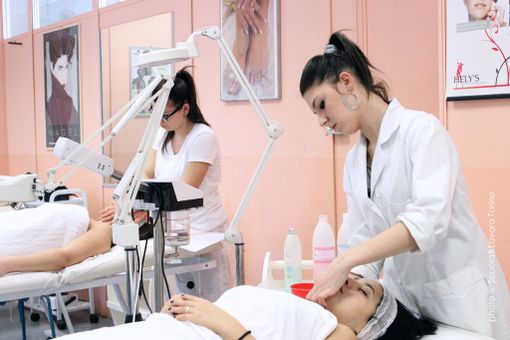 Anche gli estetisti di Torino scrivono a Conte: &quot;Presidente, venga nel mio centro. Vogliamo ripartire in sicurezza&quot;