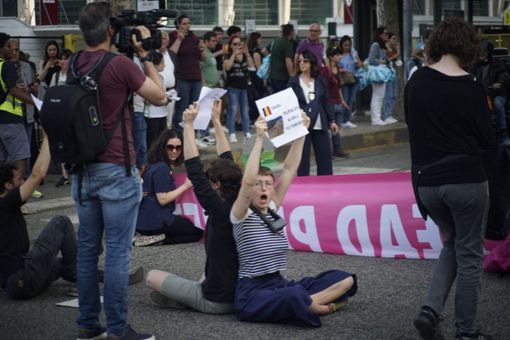 Eurovision, Extinction Rebellion bloccano il traffico davanti al Pala Olimpico: &quot;Non ci sarà musica su un pianeta morto&quot;