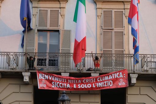 Revocati i primi fogli di via agli Extinction Rebellion, gli attivisti: "La decisione era illegittima" Revocati i primi fogli di via agli Extinction Rebellion, gli attivisti: "La decisione era illegittima"