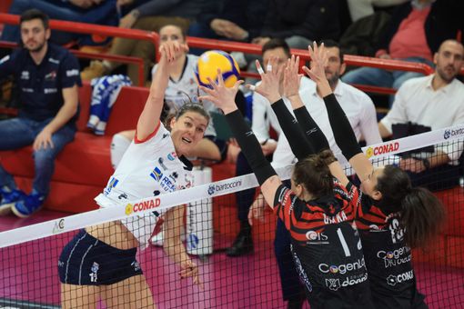 Volley, Chieri debutta nei Playoff Challenge vincendo 3-0 a Perugia Volley, Chieri debutta nei Playoff Challenge vincendo 3-0 a Perugia