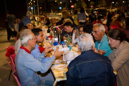 Tavolate nei quartieri contro l'isolamento: a Torino torna la Festa dei Vicini