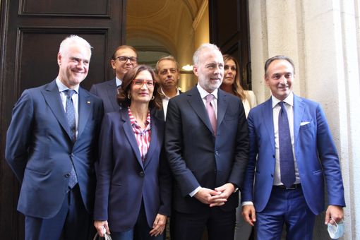 foto di gruppo con Maria Stella Gelmini
