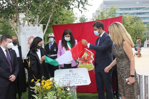 Torino omaggia Lidia Poët, prima avvocata d’Italia: a lei intitolata l’area gioco davanti al Tribunale (FOTO e VIDEO)