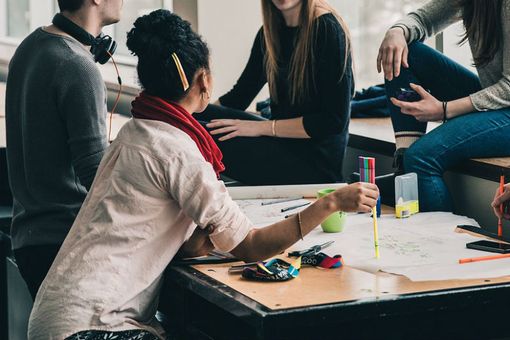 Due nuovi progetti per i giovani torinesi Due nuovi progetti per i giovani torinesi