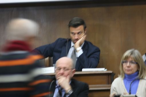 L'assessore Annalisa De Col seduta accanto al sindaco Libero Ciuffreda in Consiglio comunale