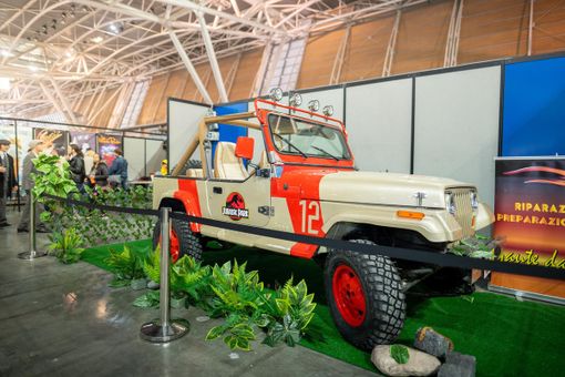 Dalla Jeep di Jurassic Park alla Mini di The Italian Job: nasce Cult Cars&amp;Movies, la mostra sulle auto icone di cinema e fumetto