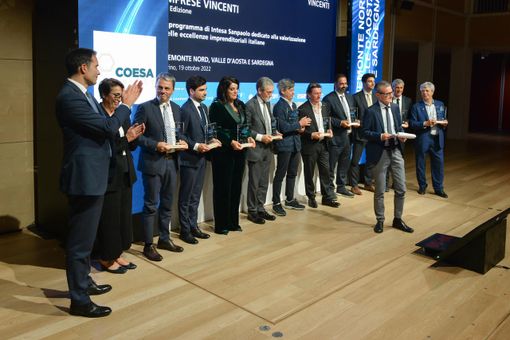 cerimonia di premiazione sul palco cerimonia di premiazione sul palco