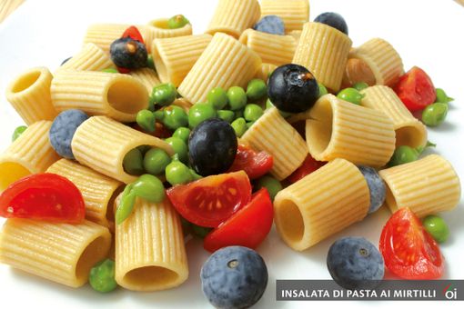 I mercoledì Veg di Ortofruit: oggi prepariamo insalata di pasta ai mirtilli