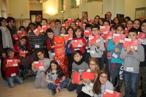 Anche a Torino Poste Italiane rinnova la tradizione delle letterine a Babbo Natale