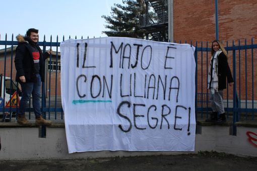 Moncalieri, nuovo striscione dedicato a Liliana Segre appeso dagli studenti del Majorana (FOTO e VIDEO) Moncalieri, nuovo striscione dedicato a Liliana Segre appeso dagli studenti del Majorana (FOTO e VIDEO)