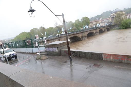 Maltempo: a parco Michelotti cade un grosso albero, isolato il comune di Rubiana Maltempo: a parco Michelotti cade un grosso albero, isolato il comune di Rubiana