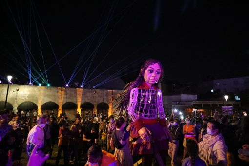 Torino accoglie The Walk, il lungo cammino di speranza della marionetta Amal