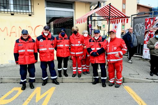 persone insieme in una foto di gruppo