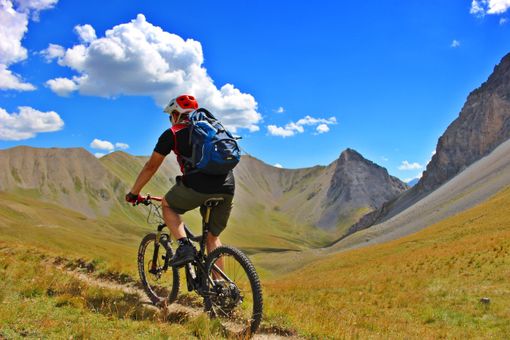 &quot;Mangia, bevi e... pedala&quot;: in Alta Val Susa 5 escursioni in e-mtb con soste golose e culturali