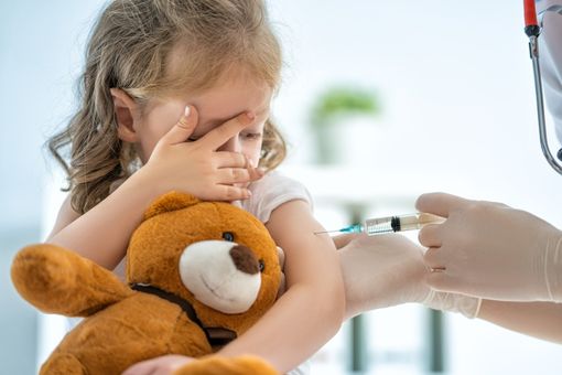 Vaccinazioni bambini: Adisco e Fondazione Theodora rendono più confortevole l'hub del Valentino