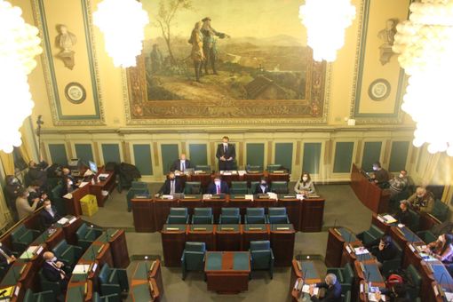 Le variazioni al Documento di Programmazione e al Bilancio consentono nuovi investimenti su strade e scuole Le variazioni al Documento di Programmazione e al Bilancio consentono nuovi investimenti su strade e scuole